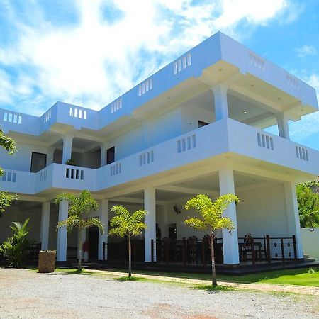 Aurora Hotel Hikkaduwa Buitenkant foto