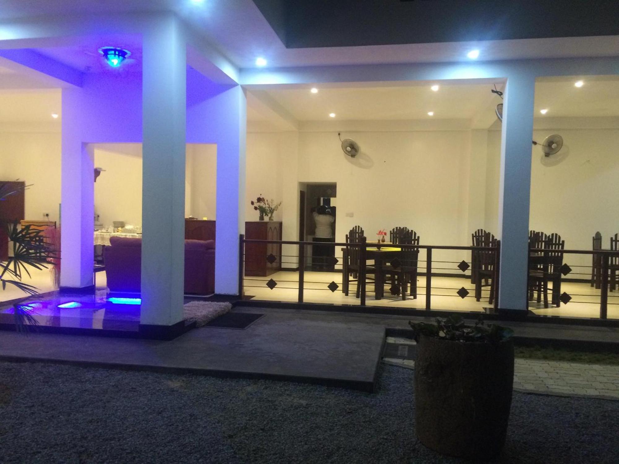 Aurora Hotel Hikkaduwa Buitenkant foto