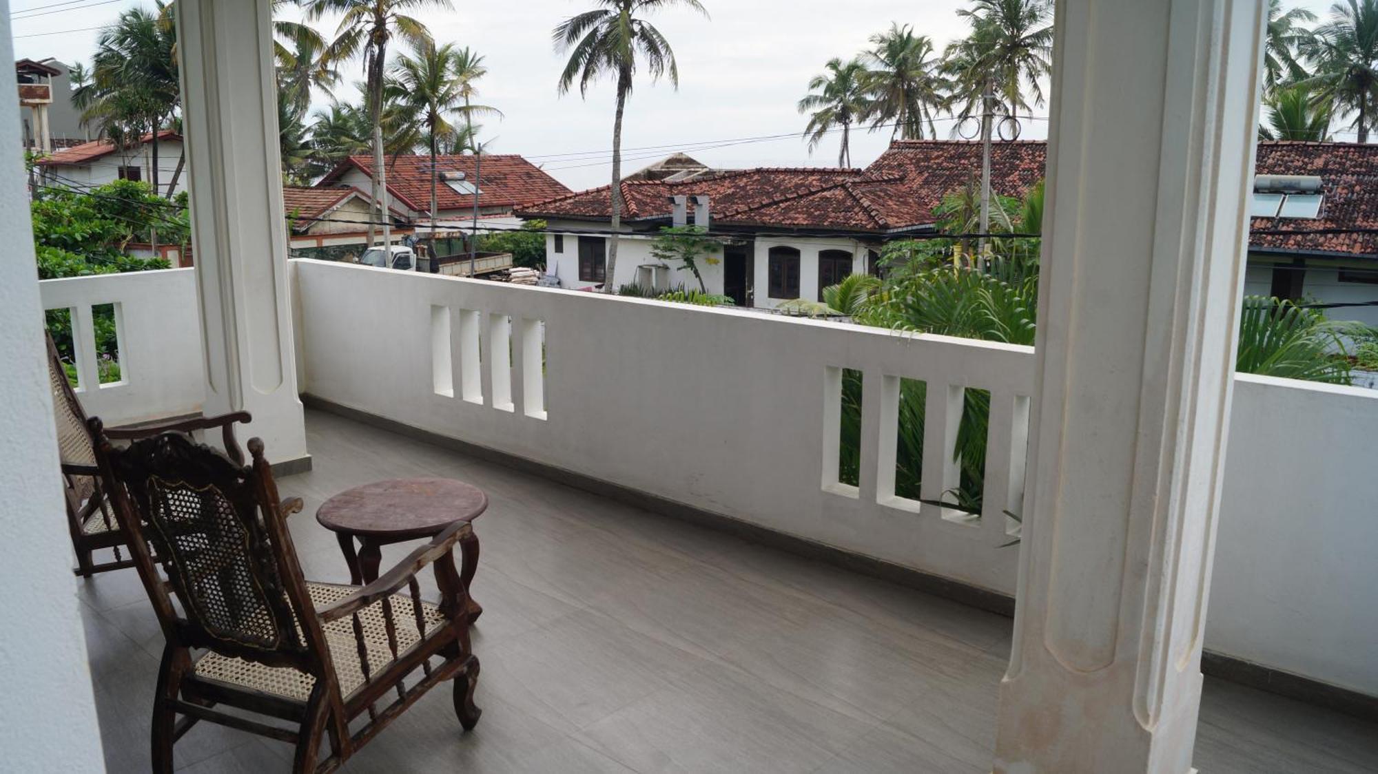 Aurora Hotel Hikkaduwa Buitenkant foto