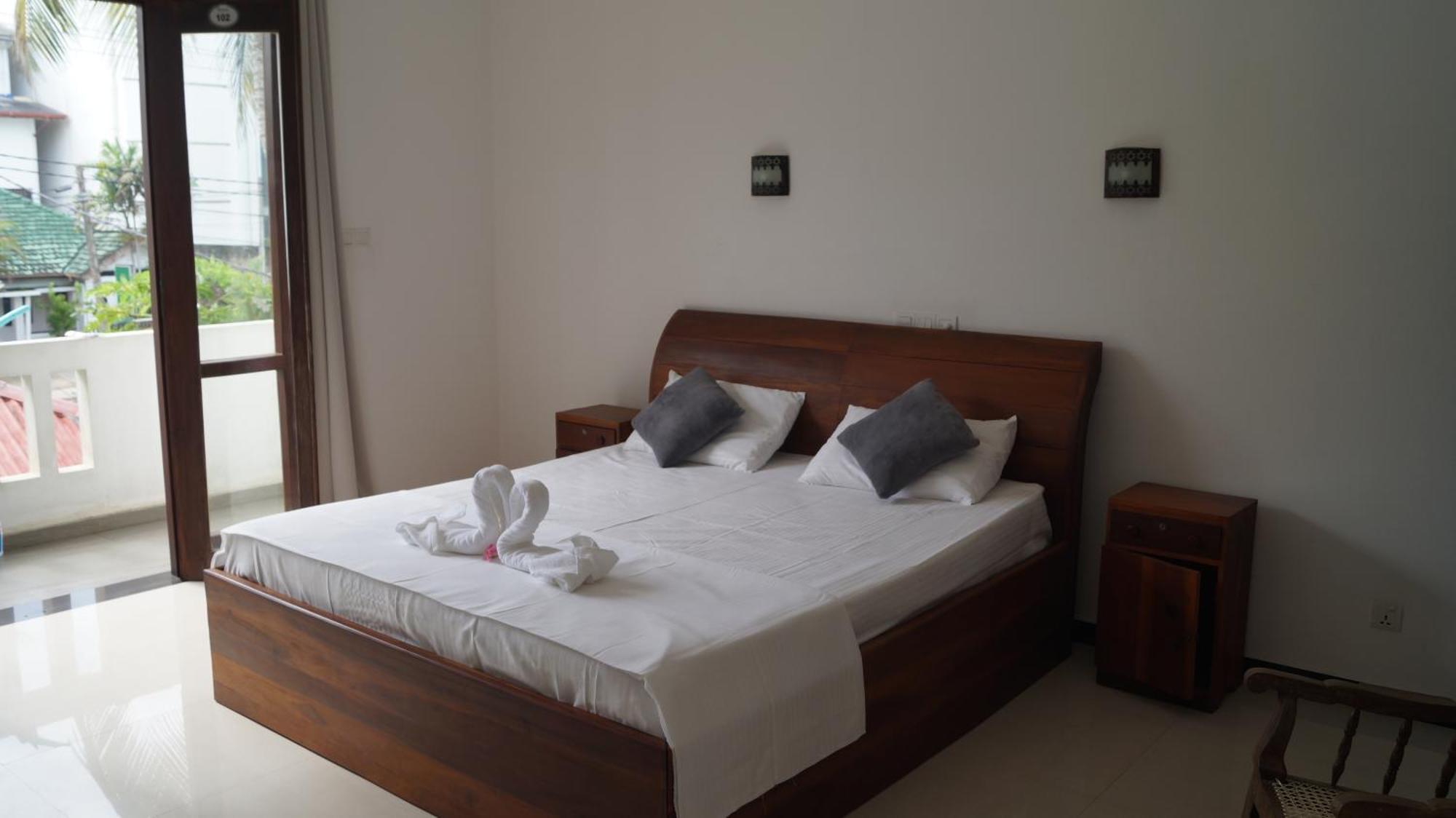 Aurora Hotel Hikkaduwa Buitenkant foto