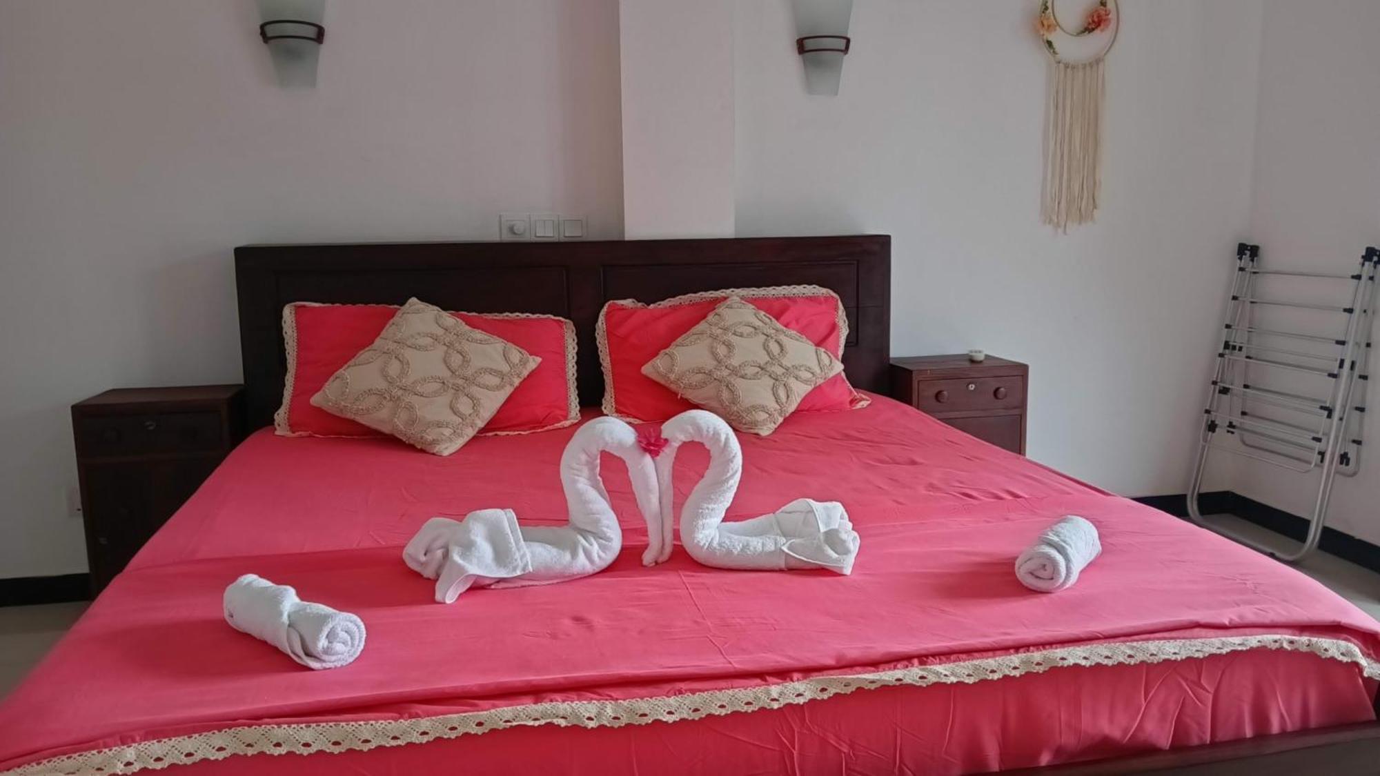Aurora Hotel Hikkaduwa Buitenkant foto