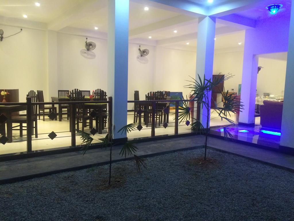 Aurora Hotel Hikkaduwa Buitenkant foto
