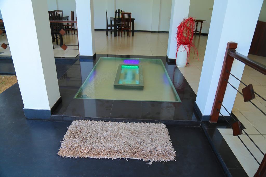 Aurora Hotel Hikkaduwa Buitenkant foto