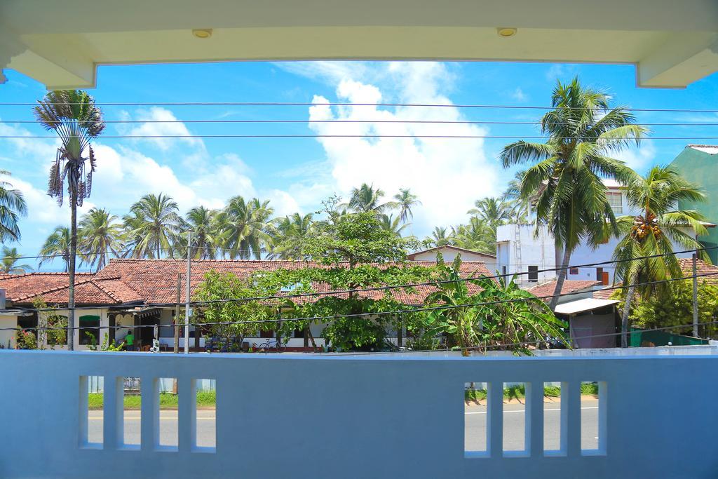 Aurora Hotel Hikkaduwa Buitenkant foto