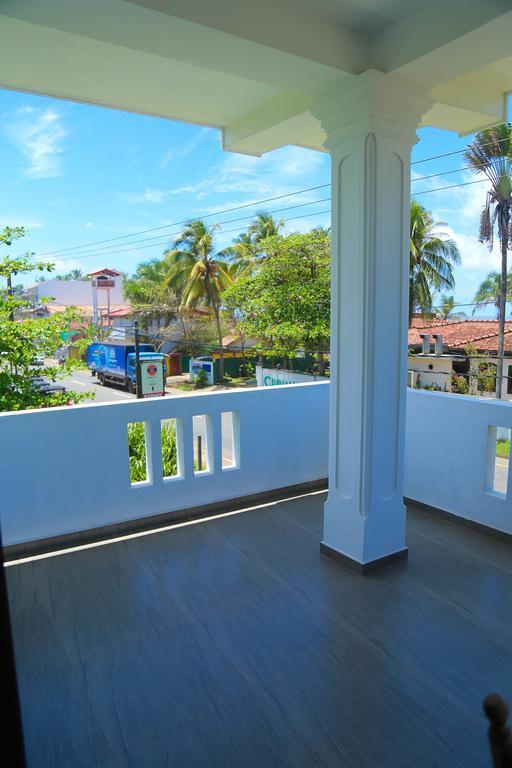 Aurora Hotel Hikkaduwa Buitenkant foto