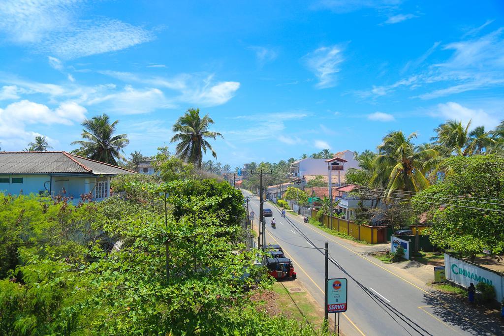 Aurora Hotel Hikkaduwa Buitenkant foto