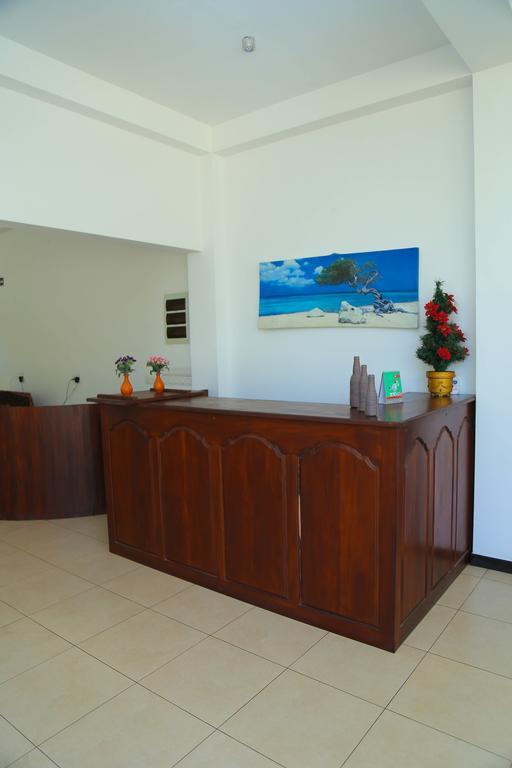 Aurora Hotel Hikkaduwa Buitenkant foto