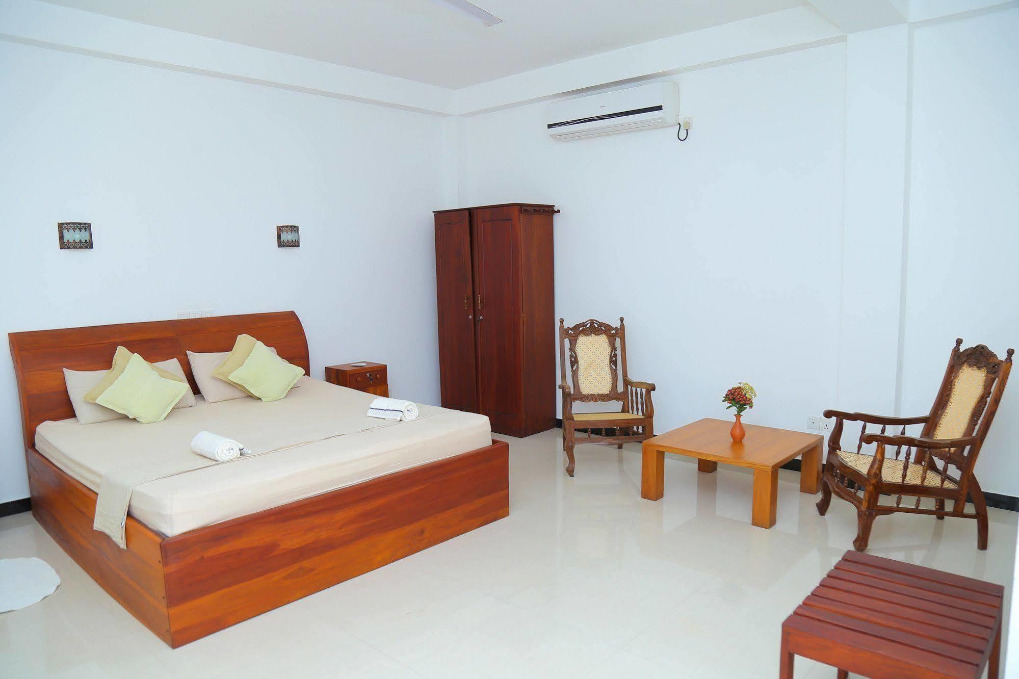 Aurora Hotel Hikkaduwa Buitenkant foto