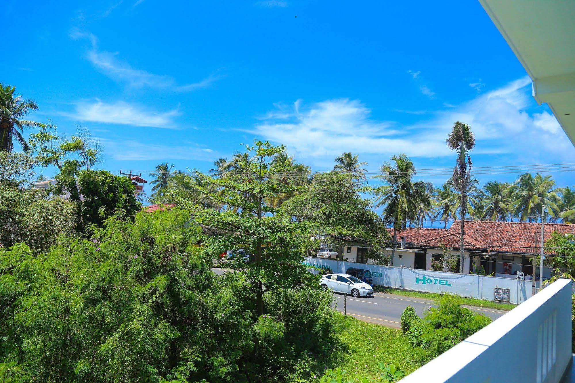 Aurora Hotel Hikkaduwa Buitenkant foto